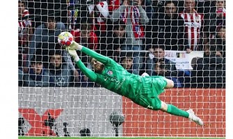 Atletico Madrid avanserer, spillerne løper løpsk, Simeone feller tårer!